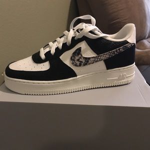 NIKE AIR FORCE 1 • YOUTH